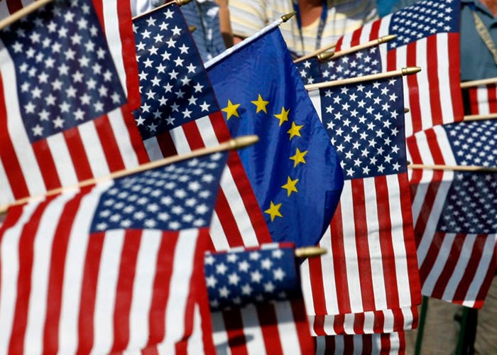 Banderas americanas y europeas